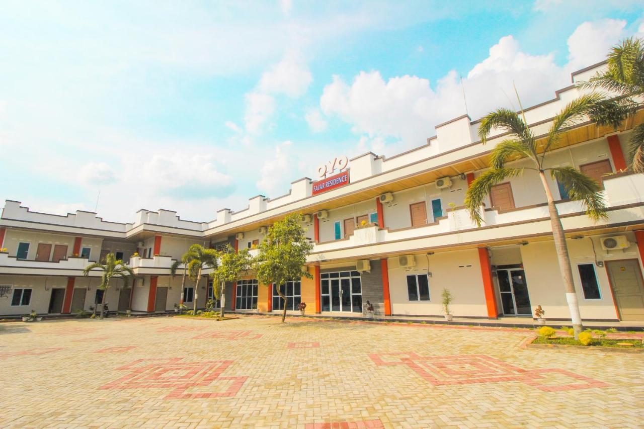 Oyo 1653 Fajar Residence Pekanbaru Ngoại thất bức ảnh