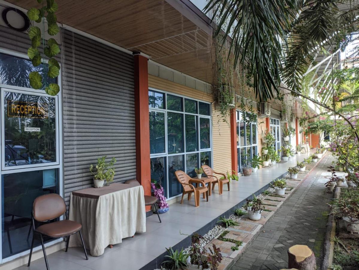 Oyo 1653 Fajar Residence Pekanbaru Ngoại thất bức ảnh