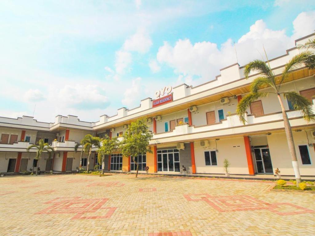 Oyo 1653 Fajar Residence Pekanbaru Ngoại thất bức ảnh