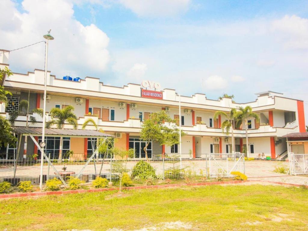 Oyo 1653 Fajar Residence Pekanbaru Ngoại thất bức ảnh