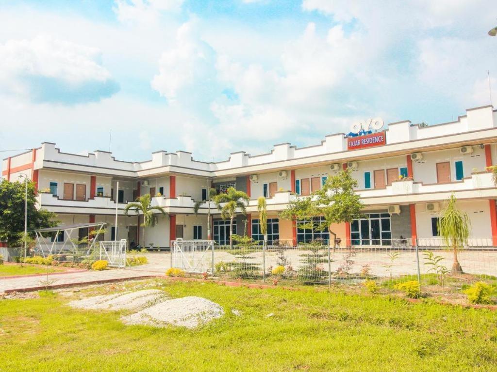 Oyo 1653 Fajar Residence Pekanbaru Ngoại thất bức ảnh