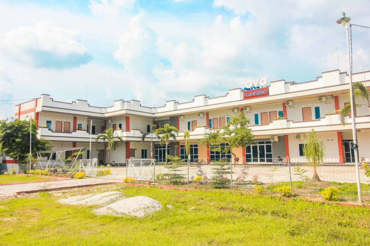 Oyo 1653 Fajar Residence Pekanbaru Ngoại thất bức ảnh
